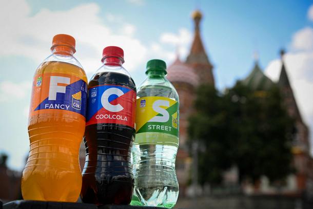 Po odejściu znanych firm Rosjanie piją podróbki. Mają coolcolę, fancy i street.