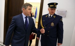 Straż marszałkowska jak malowana... W nowych mundurach, z szablami i w rogatywkach