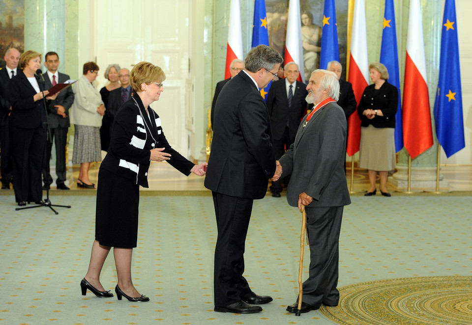 Prezydent odznaczył zasłużonych dla transformacji