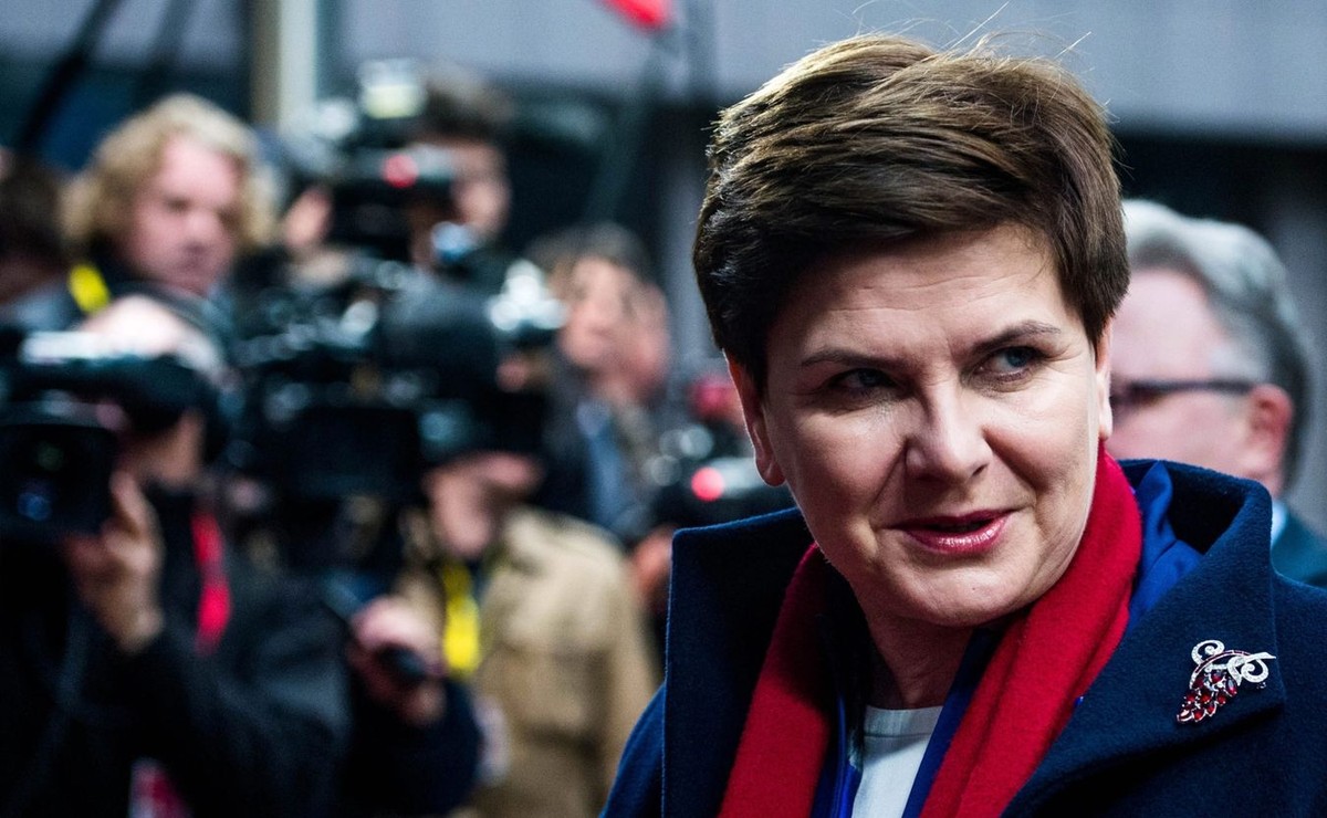 Szydło "na żywo" na Facebooku odpowiadała na pytania internautów