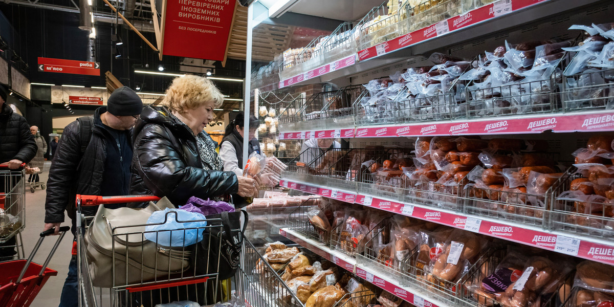W ukraińskich sklepach nie będzie już rosyjskich towarów. Coś, co było oczywiste od początku agresji Putina, w ten weekend oficjalnie stało się prawem. Ukraina wprowadziła zakaz importu jakichkolwiek towarów z Rosji.