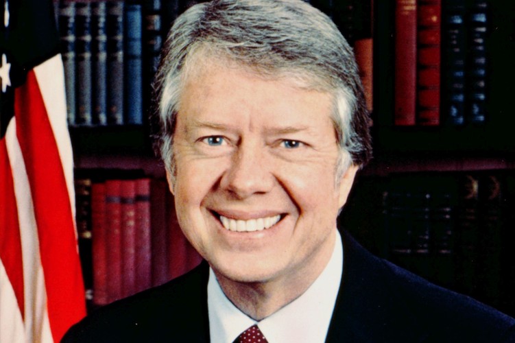 <b>29–31 XII 1977 r.</b><br>
Jeśli Gierek traktował wizyty amerykańskich prezydentów prestiżowo, to pod koniec rządów spotkało go nie lada wyróżnienie. Polska była bowiem trzecim krajem, który odwiedził Jimmy Carter. Demokracie jako pierwszemu udało się spotkać z kard. Stefanem Wyszyńskim, chociaż próby takie podejmował jeszcze Nixon. To także w trakcie tej wizyty doszło do pierwszej, niecenzurowanej relacji na żywo ze spotkania z politykiem Zachodu w telewizji. Do spotkania z mediami doszło w warszawskim hotelu Victoria.