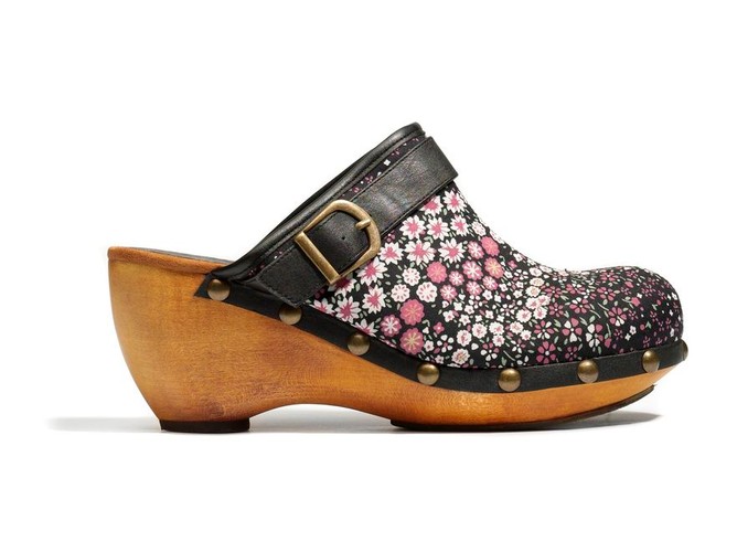 Kwiatowe obuwie na sezon wiosna-lato 2011 z kolekcji Reserved