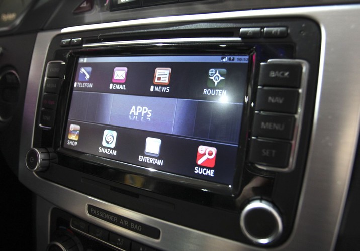 Prototyp AutoLinQ car system prezentowany przez Deutsche Telecom.