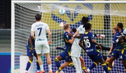 Zieliński strzelił pierwszego gola w sezonie, ale za to jakiego! Inter traci już tylko punkt do lidera