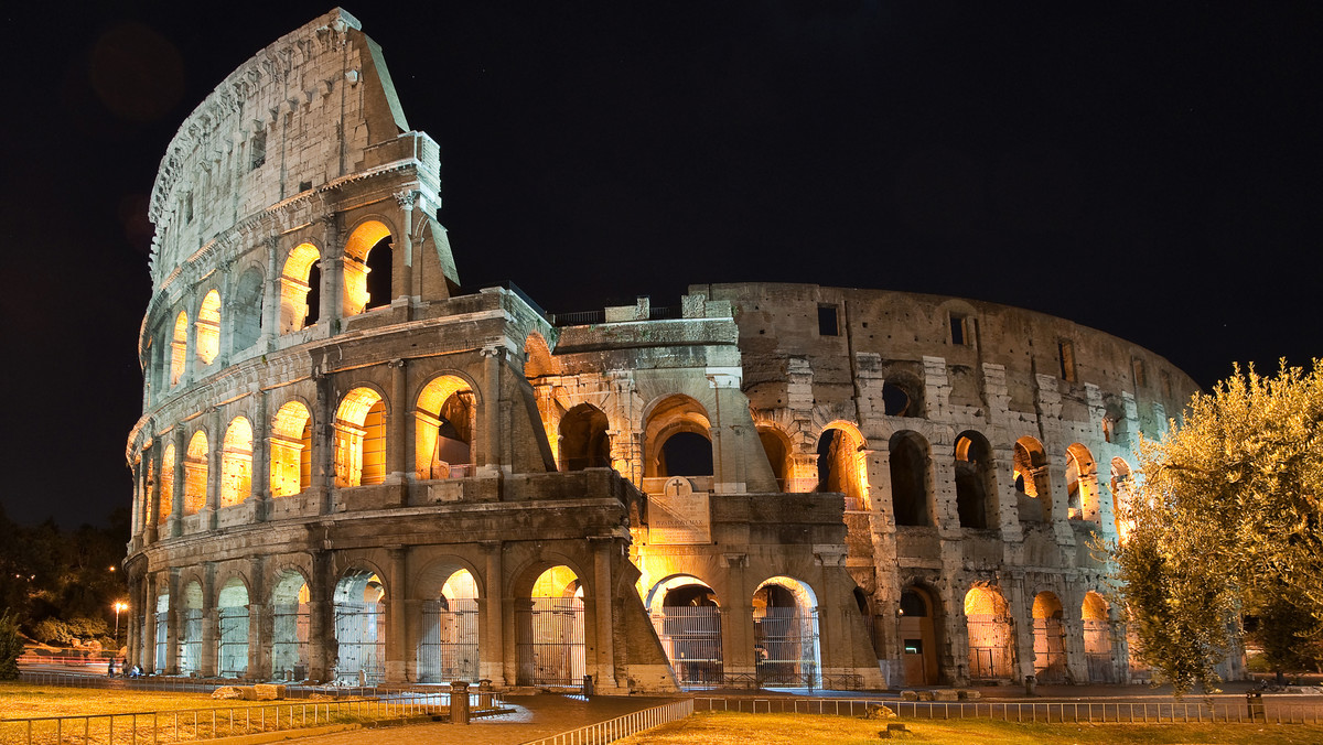 Rekordowa liczba ponad 50 milionów osób zwiedziła w zeszłym roku muzea i zabytki we Włoszech - ogłosiło w sobotę Ministerstwo Kultury w Rzymie. Listę najpopularniejszych miejsc otwiera Koloseum, w którym zanotowano 7 milionów zwiedzających.
