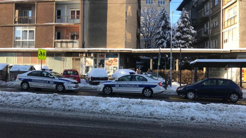 Policija ispred zgrade ubijenog Mileusnića