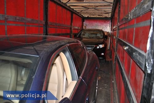 Łączna wartość odzyskanych pojazdów to blisko 900 tysięcy złotych.