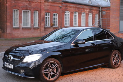 Nowy Mercedes klasy C - z zewnątrz niewiele zmian, a w środku technologiczna rewolucja