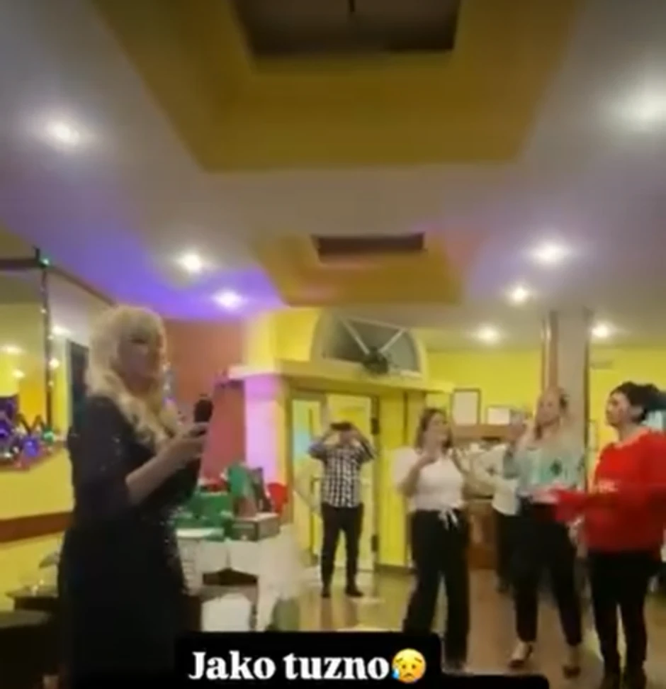 Branka Sovrlić na na stupu u Sarajevu
