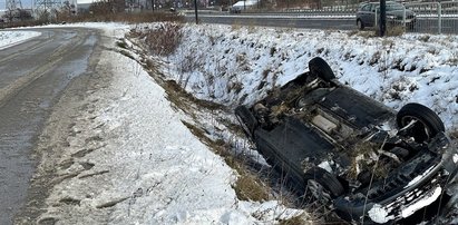 Auto dachowało. Kiedy na miejsce przyjechali ratownicy, oniemieli. Tego widoku się nie spodziewali!