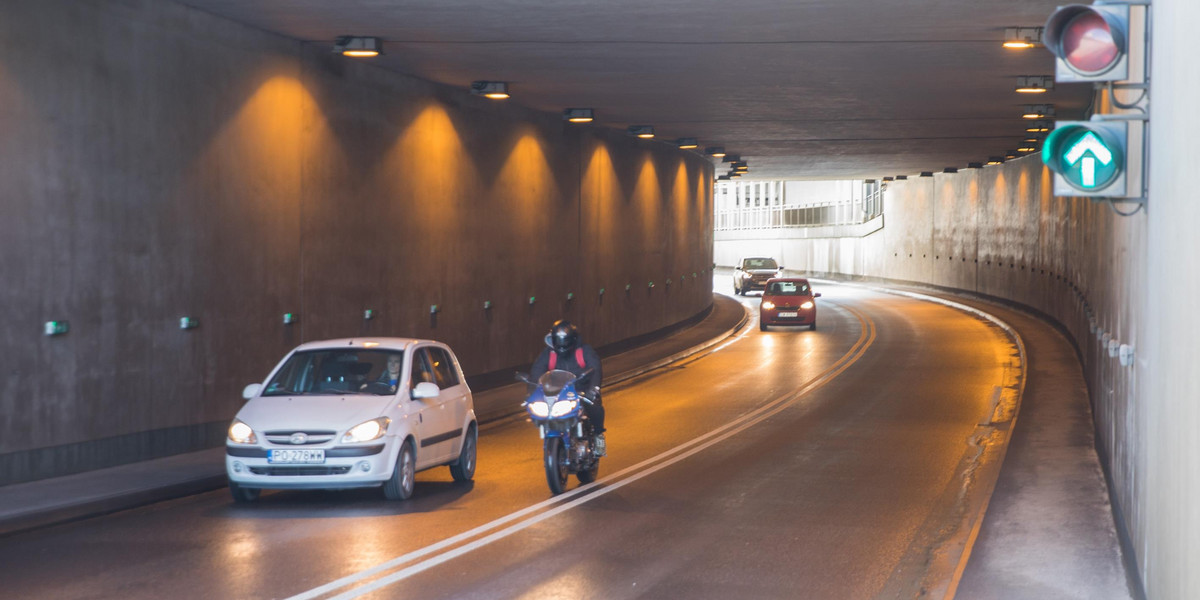 Naprawiaja tunel na Dębcu