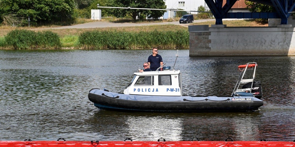 Służby sprawdzają każde doniesienia w sprawie śniętych ryb.