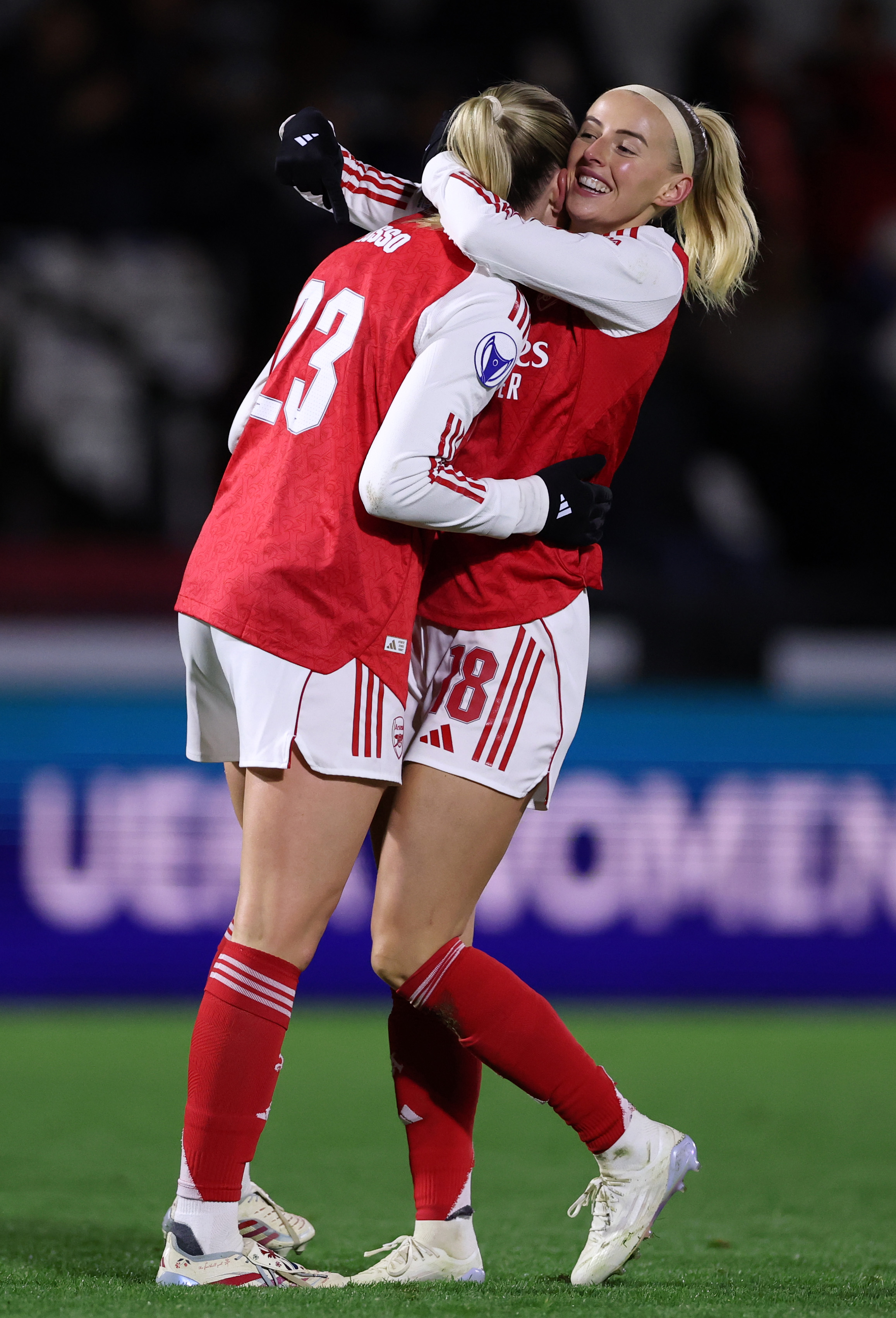 Arsenal remonta y vence 2-1 al Real Madrid con doblete de Russo