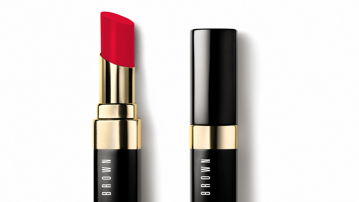 Bobbi Brown prezentuje nową, nawilżającą, wzmocnioną olejkami pomadkę Nourishing Lip Color - rezultat współczesnego spojrzenia na kosmetyki do makijażu ust. Nowoczesny, hybrydowy preparat Bobbi Brown gwarantuje 24-ro godzinne odżywienie i ochronę struktury ust. Bogata w substancje odżywcze receptura działa non-stop, zapewniając ustom gładkość, elastyczność i nawilżenie — nawet po zmyciu preparatu.