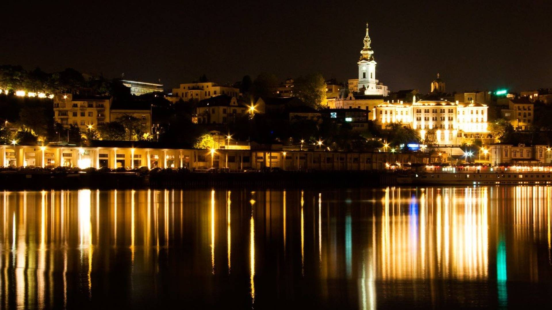 Beograd noću iz svemira liči na balerinu