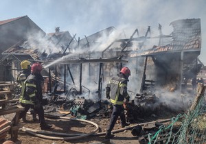 Izgoreo frizerski salon, požar, Niš