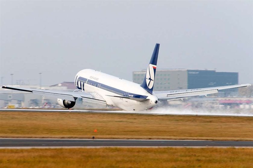 Tak boeing 767 lądował awaryjnie na Okęciu. FILM!