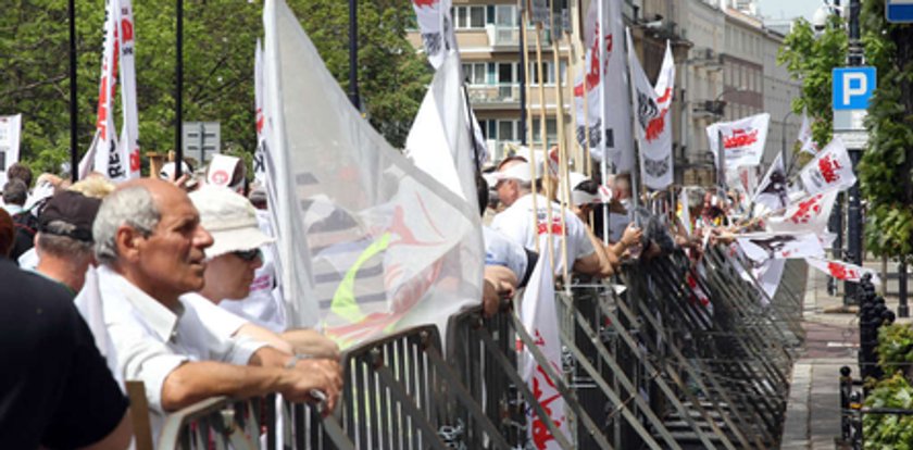 Kancelaria Sejmu: Uwięziono posłów. To przestępstwo!