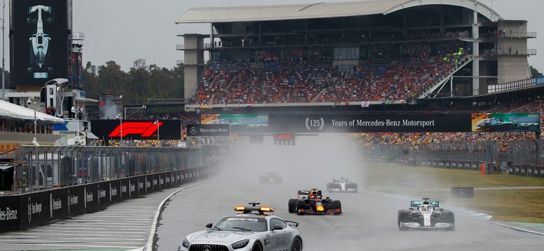 F1: Zaskakujące wyniki deszczowego Grand Prix. Pierwszy punkt Roberta Kubicy [WIDEO]