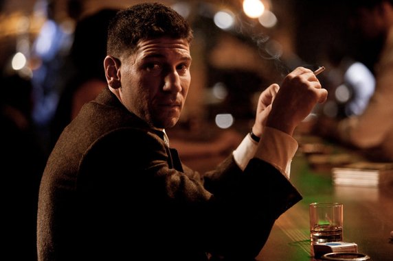 Jon Bernthal jako Joe Teague w filmie "Mob City" (2013)