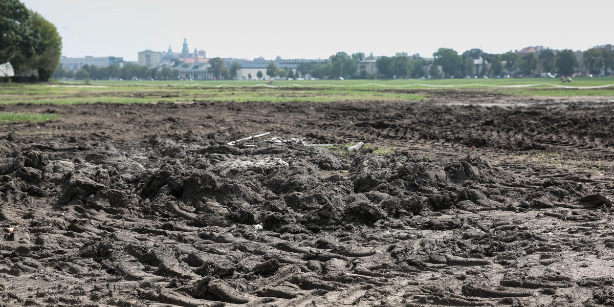 Organizatorzy ŚDM zniszczyli Błonia. Nie zapłacą kary