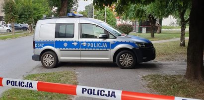 Tragedia w Bochotnicy. Przed szkołą znaleziono zwłoki dziecka