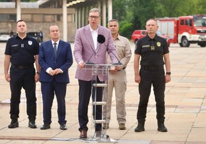 Aleksandar Vučić ispred Palate Srbija