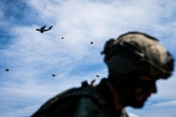 Alert RCB. Możliwe odgłosy strzałów i loty helikopterów. Służby apelują o spokój i ostrożność