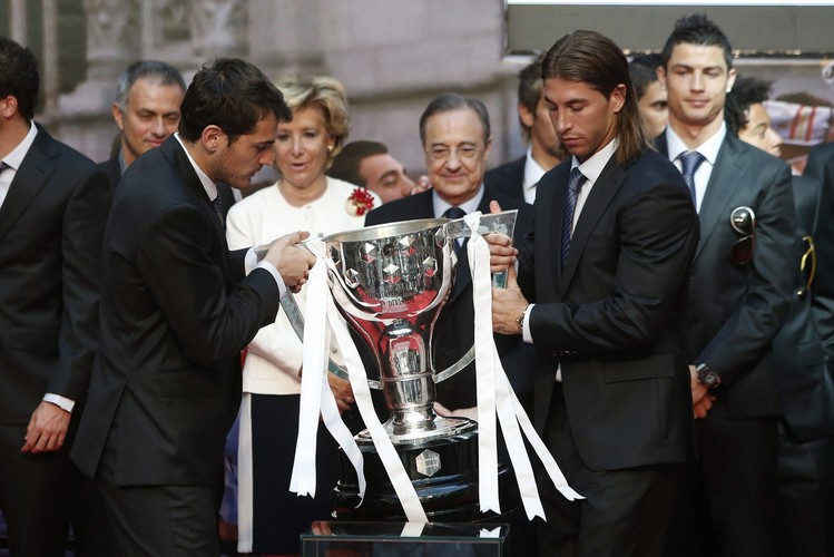 Real Madryt z pucharem za mistrzostwo Hiszpanii