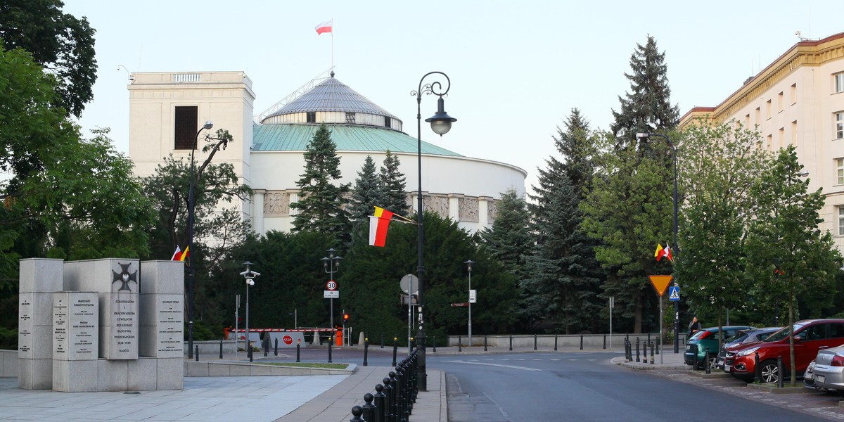 Nie chcą dłużej karmić posłów. Kuriozalny powód