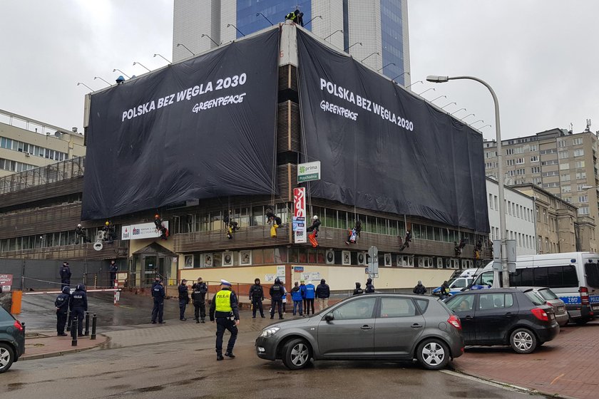 Śmiała akcja. Zrobili to z budynkiem PiS. Ale to nie wszystko...