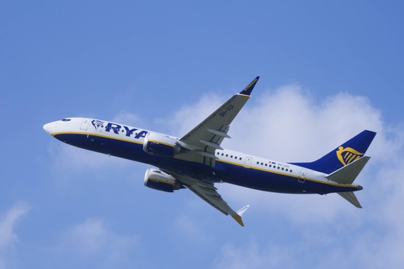 AVION "RAJANERA" POLETEO BEZ 192 PUTNIKA Ljudi kipte od besa, osoblje aerodroma u šoku, a ovo je RAZLOG bizarne situacije