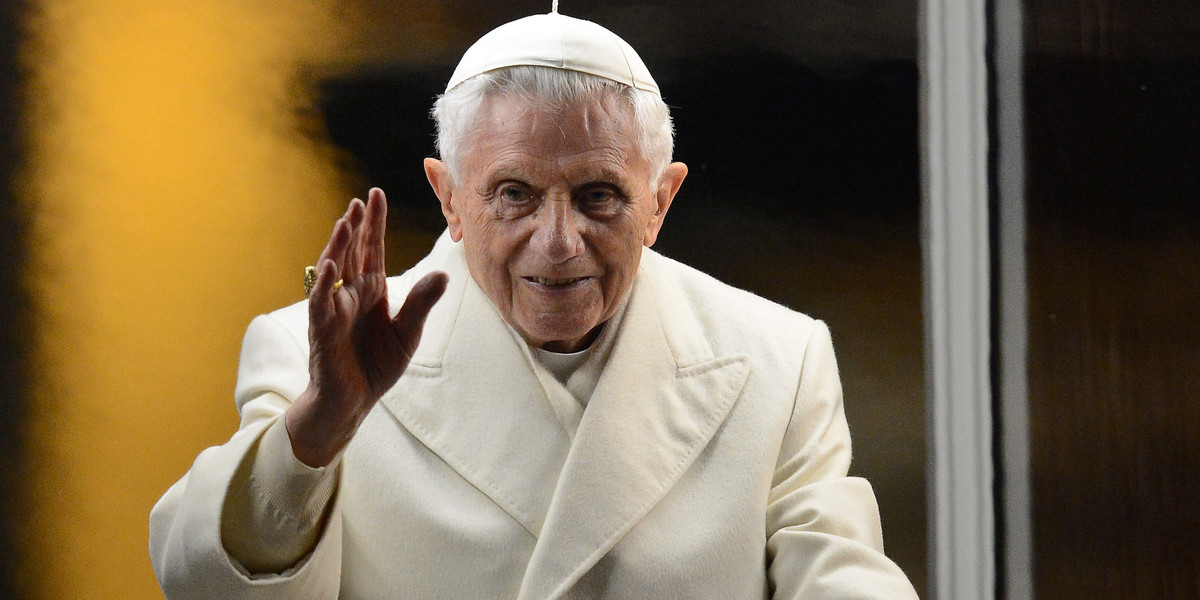 Wierni na całym świecie niepokoją się stanem zdrowia Benedykta XVI.