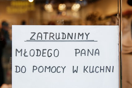 Nawet 30 zł za godzinę i 500 zł za zmianę pracy. Firmy walczą o pracowników sezonowych