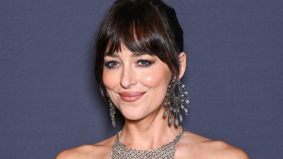 Így nézett ki Dakota Johnson fogszabályzóval és rövid hajjal, mielőtt a világ egyik legfelkapottabb színésznője lett