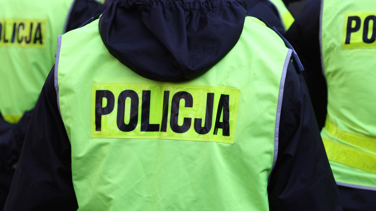 Policja w Tychach zatrzymała 36-latka, który ranił nożem swoją byłą dziewczynę i jej partnera. Napastnik miał już orzeczony zakaz zbliżania się do kobiety. Zaatakowana para trafiła do szpitala, a sprawca do policyjnego aresztu.