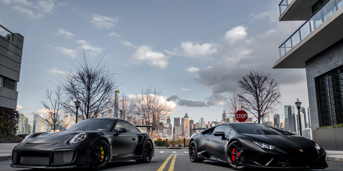 Samochody Lamborghini i Porsche, które zakupiono za nielegalnie uzyskane fundusze, zostały przejęte przez urzędników.