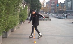Chiński skater podbił Internet. "Nie ma trudnych sztuczek..."