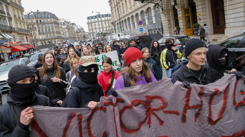Protesty przeciwko projektowi reformy emerytalnej w Paryżu