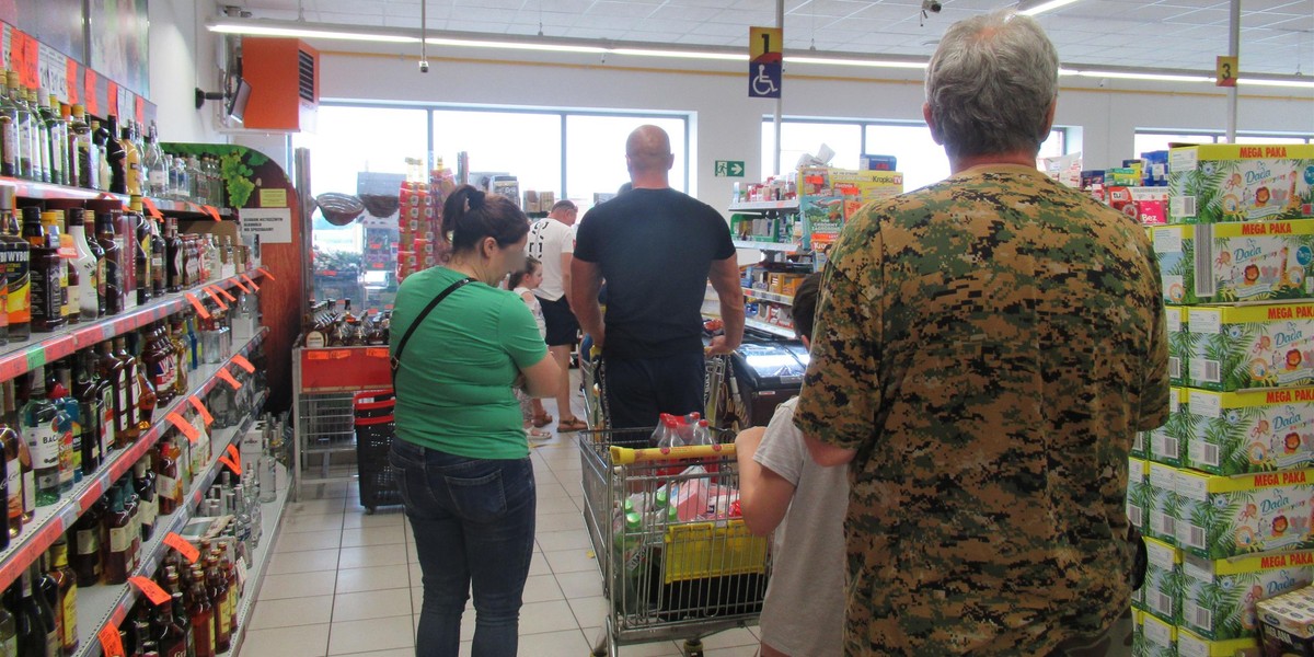 Biedronka szykuje się na długi weekend.