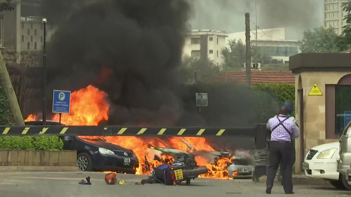 Islamiści z somalijskiej organizacji al-Szabab przeprowadzili w stolicy Kenii zamach. Zginęło co najmniej pięć osób, a osiem zostało rannych.