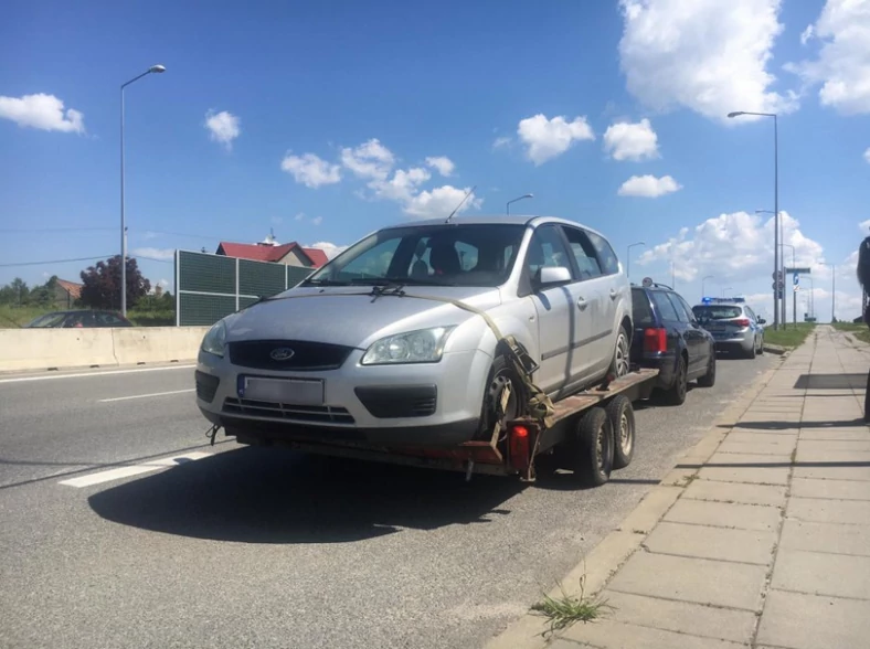 Kierowca passata naraził swoje dzieci na potężne niebezpieczeństwo