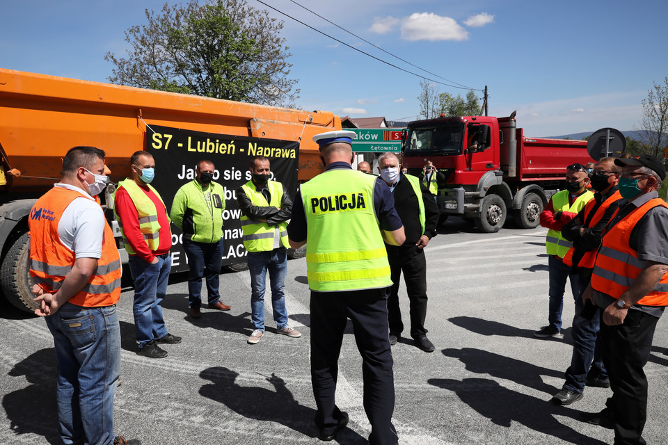 Protest podwykonawców budowy odcinka drogi S7 Lubień-Naprawa na Zakopiance