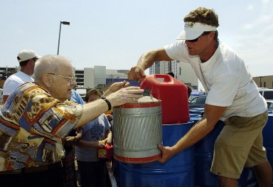 US-WEATHER-KATRINA-BILOXI-GAS