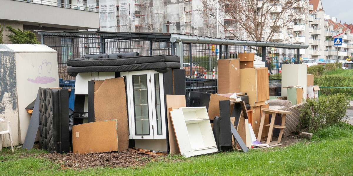 Wczesną wiosną znacząco mniej wyrzucaliśmy odpadów wielkogabarytowych