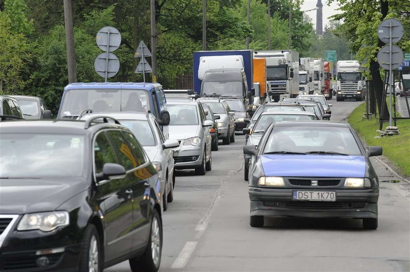 Omijajcie ulicę Kochanowskiego! Znów pękła rura