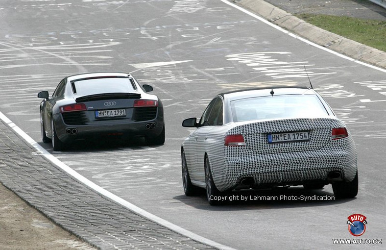 Zdjęcia szpiegowskie: dwa nowe 10-cylindrowe Audi RS na Nürburgringu