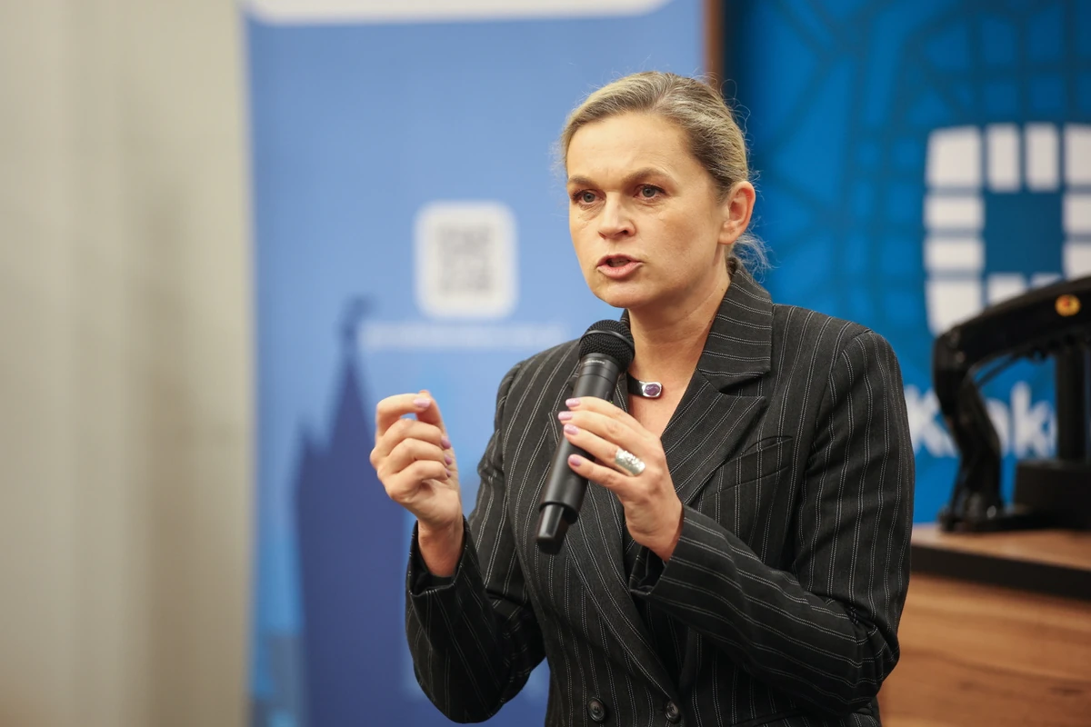Podwyżki dla nauczycieli: Minister Barbara Nowacka składa obietnicę