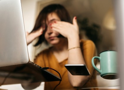 Képernyőt néz egész nap? 6 egyszerű gyakorlat a szeme egészségéért című cikk nyitóképe